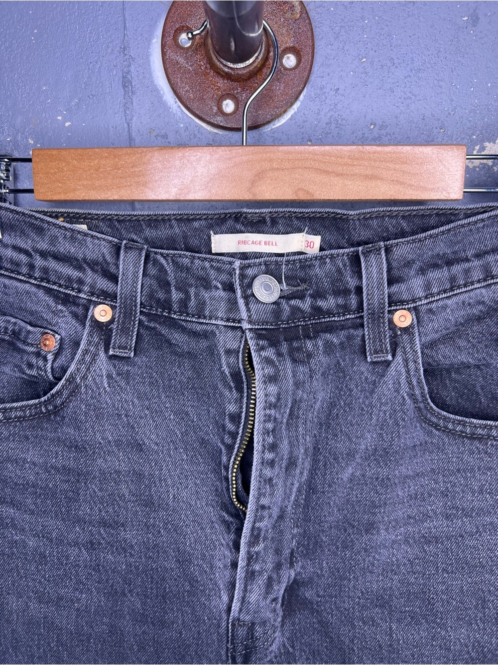Levi’s Ribcage Bell Size 30 - Picture 4 of 4